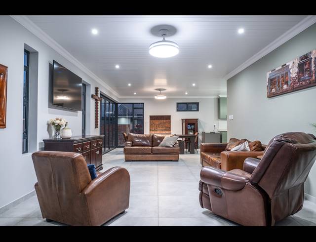 3 BEDROOM HOUSE FOR SALE IN MOSSEL BAY EXT 15